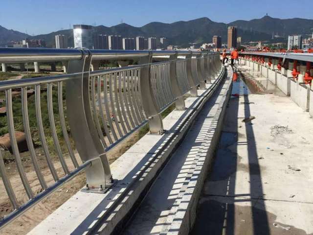 防撞护栏